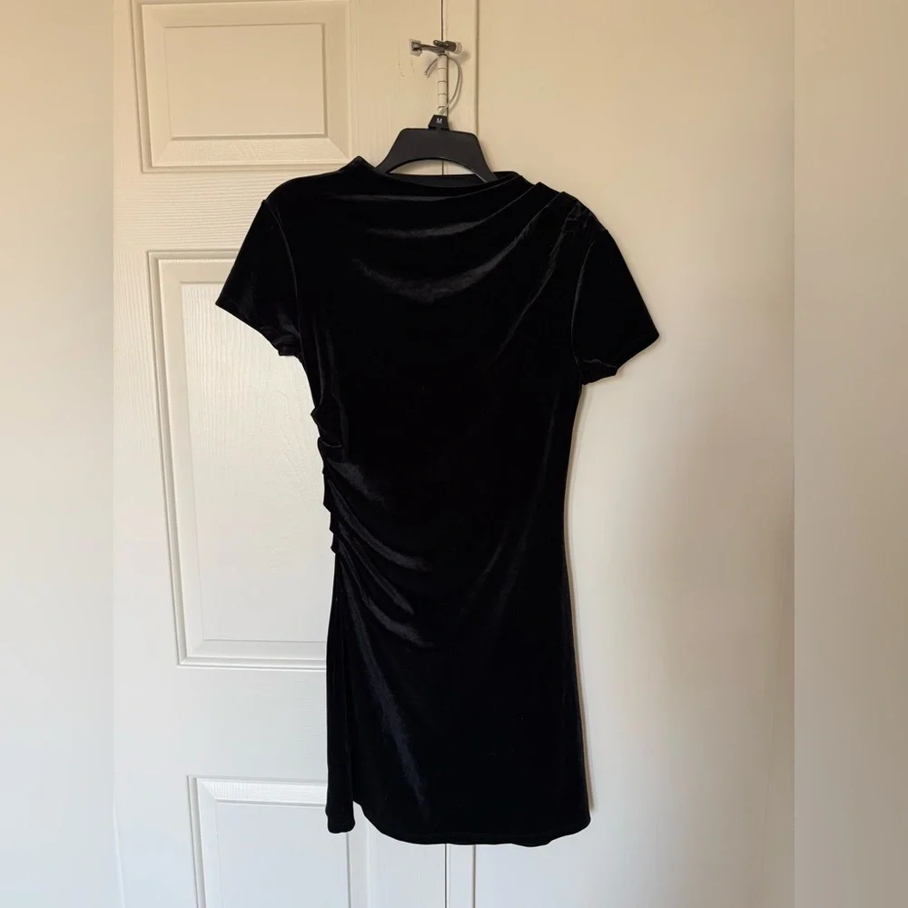 H&M | Black Velvet Mini Dress Size M NWOT - Picture 3 of 5
